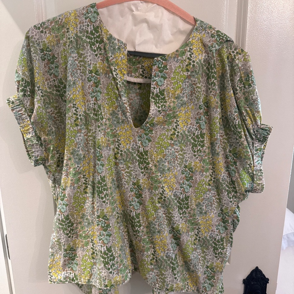 Floral short sleeve top